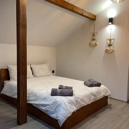 Mikaela 招待所 3*