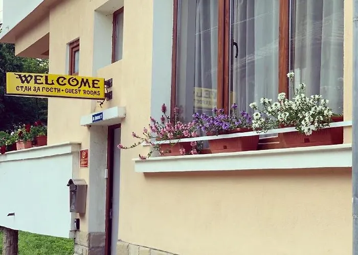 Mikaela 招待所 3*