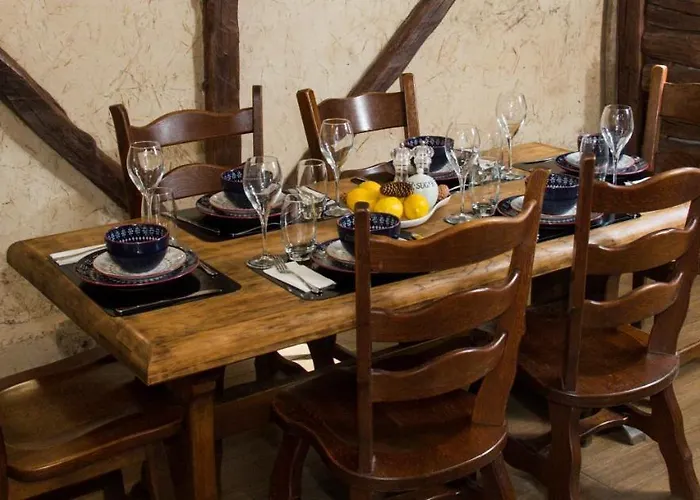 Mikaela 招待所 3*